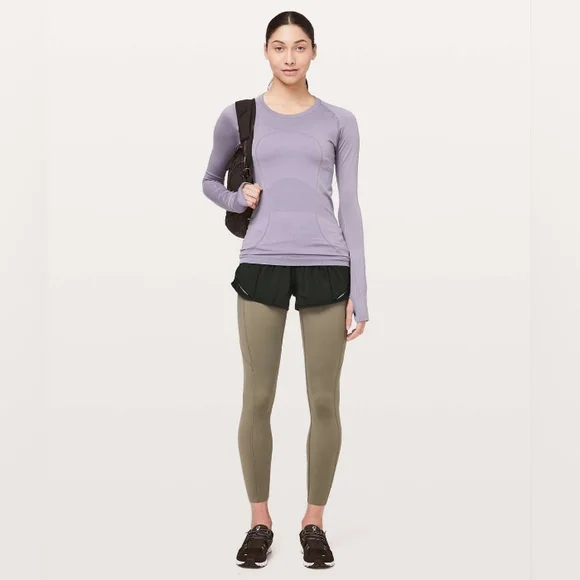 Lululemon Hotty Hot Short II *2.5", Black, Size 6 - Picture 4 of 15